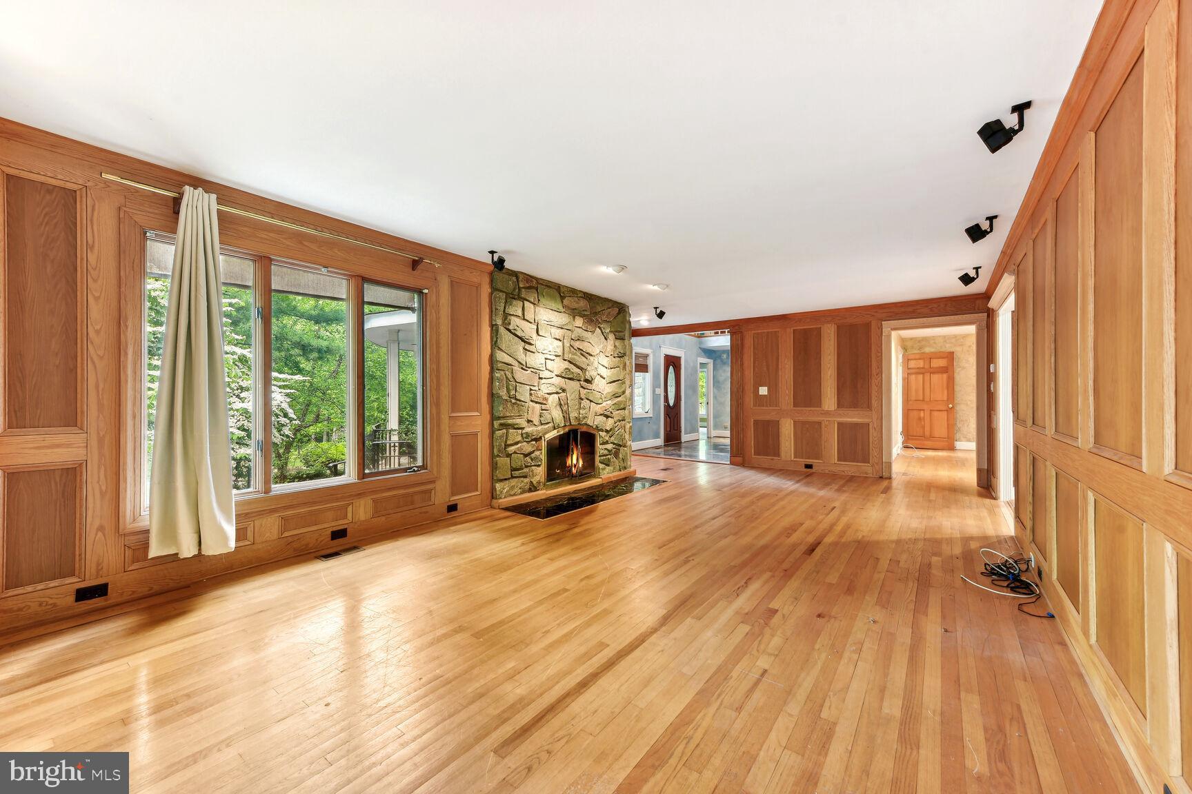 EAGLE ROCK - Residential