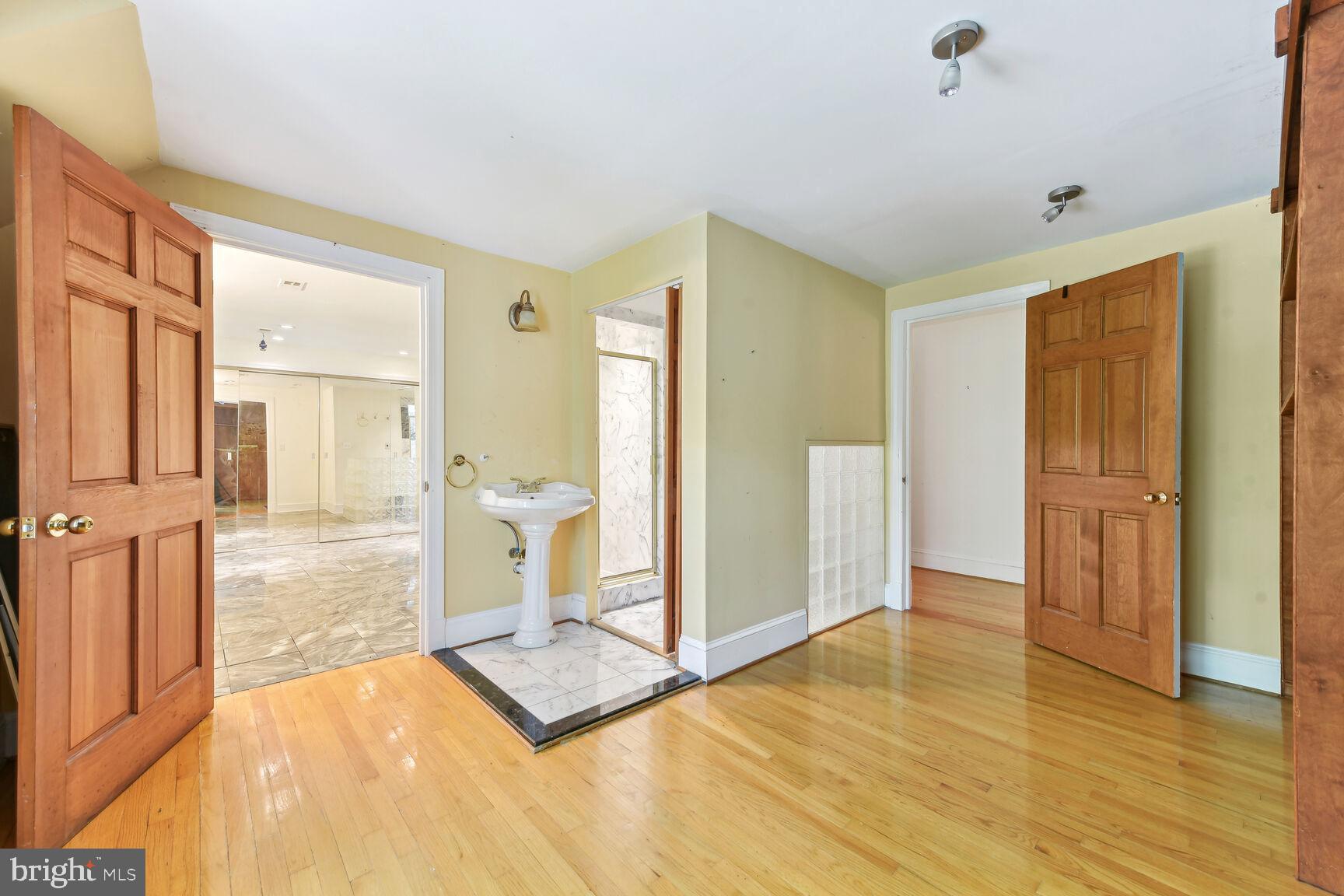 EAGLE ROCK - Residential