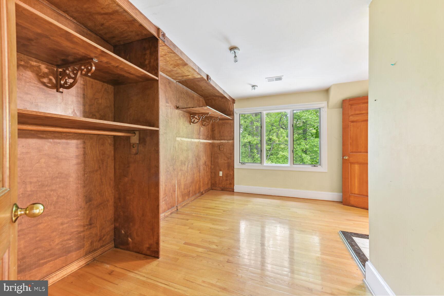 EAGLE ROCK - Residential