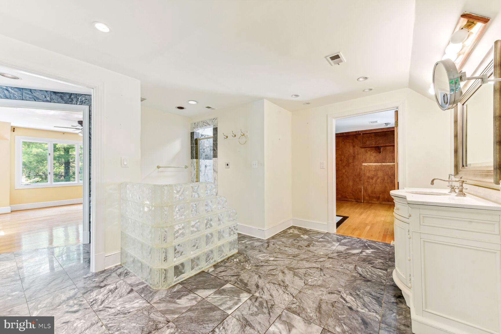 EAGLE ROCK - Residential