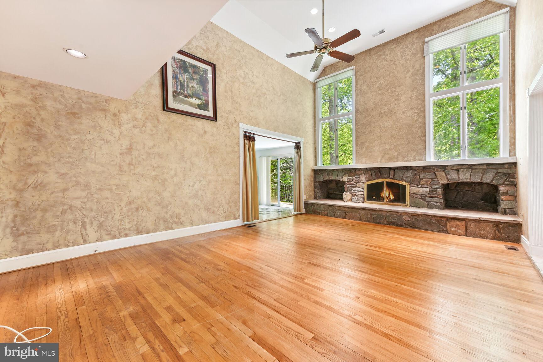 EAGLE ROCK - Residential