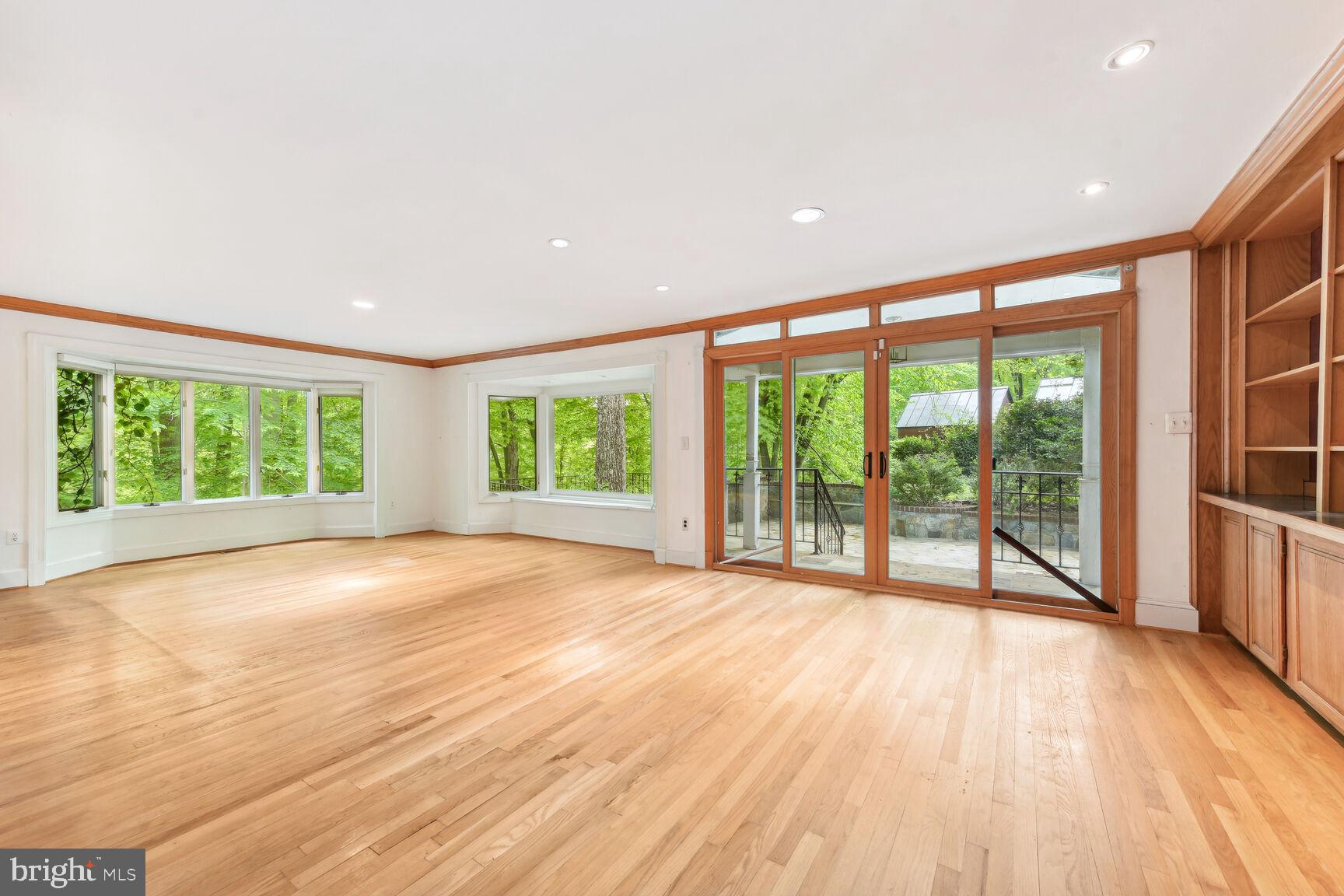 EAGLE ROCK - Residential