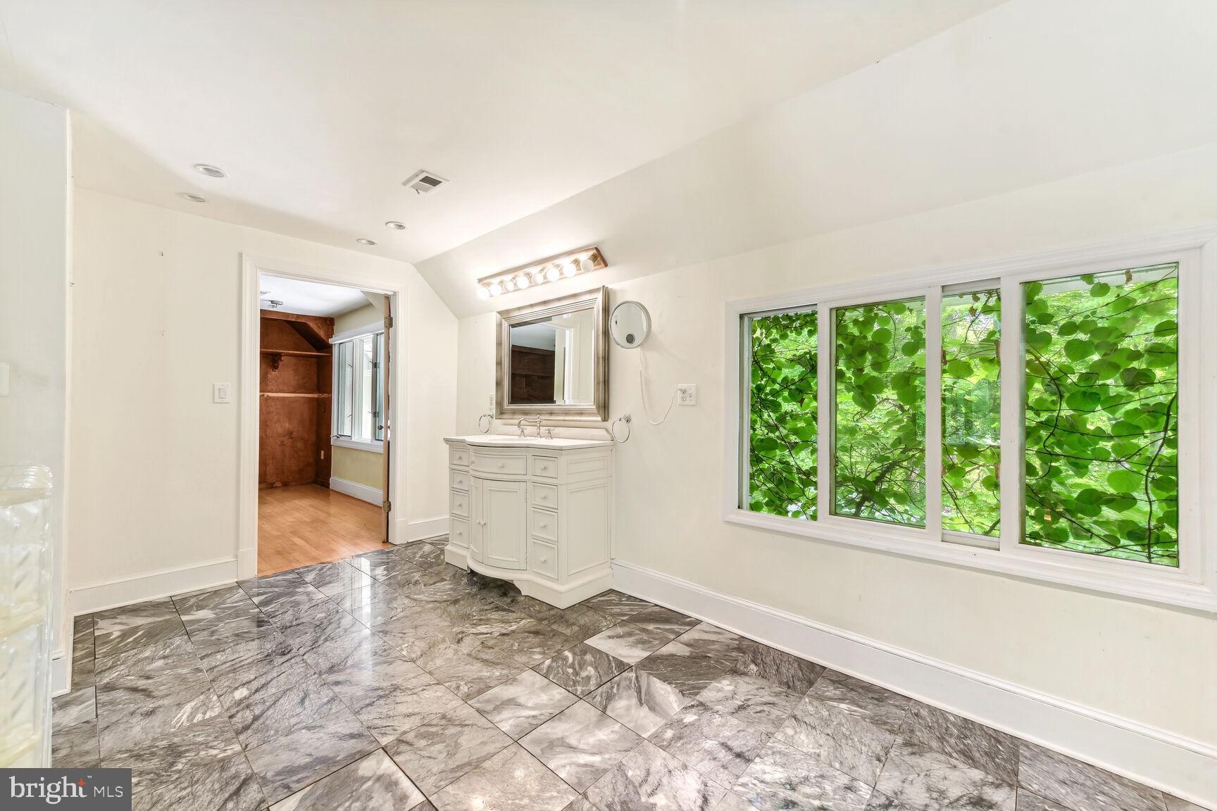 EAGLE ROCK - Residential