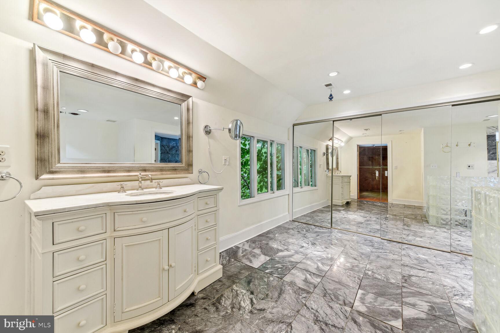 EAGLE ROCK - Residential