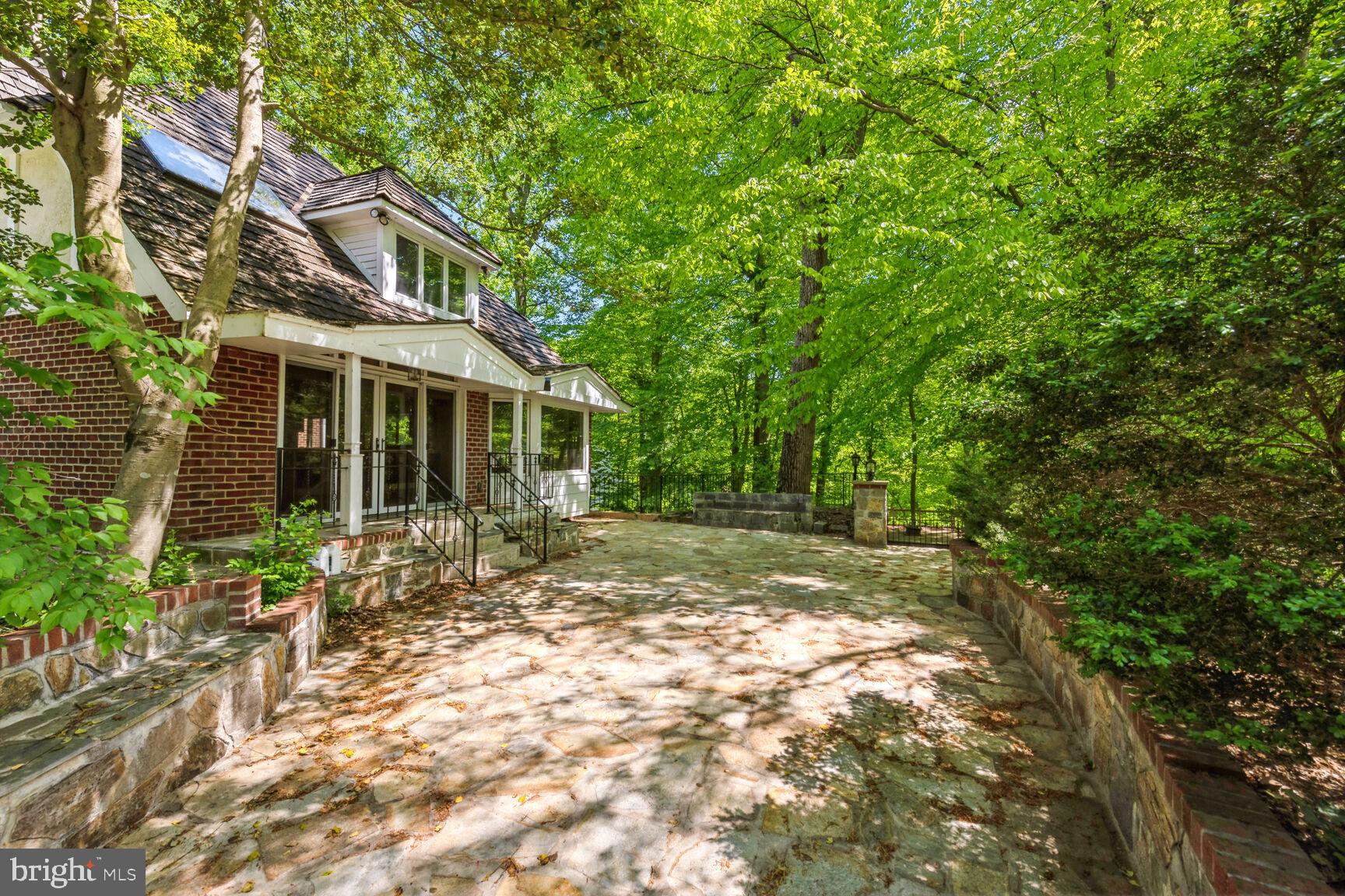 EAGLE ROCK - Residential