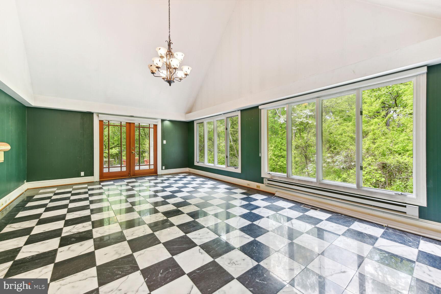 EAGLE ROCK - Residential