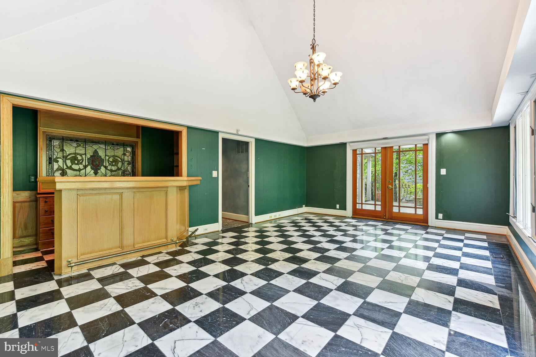 EAGLE ROCK - Residential