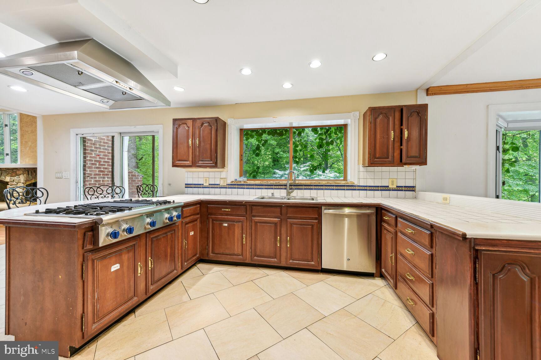 EAGLE ROCK - Residential