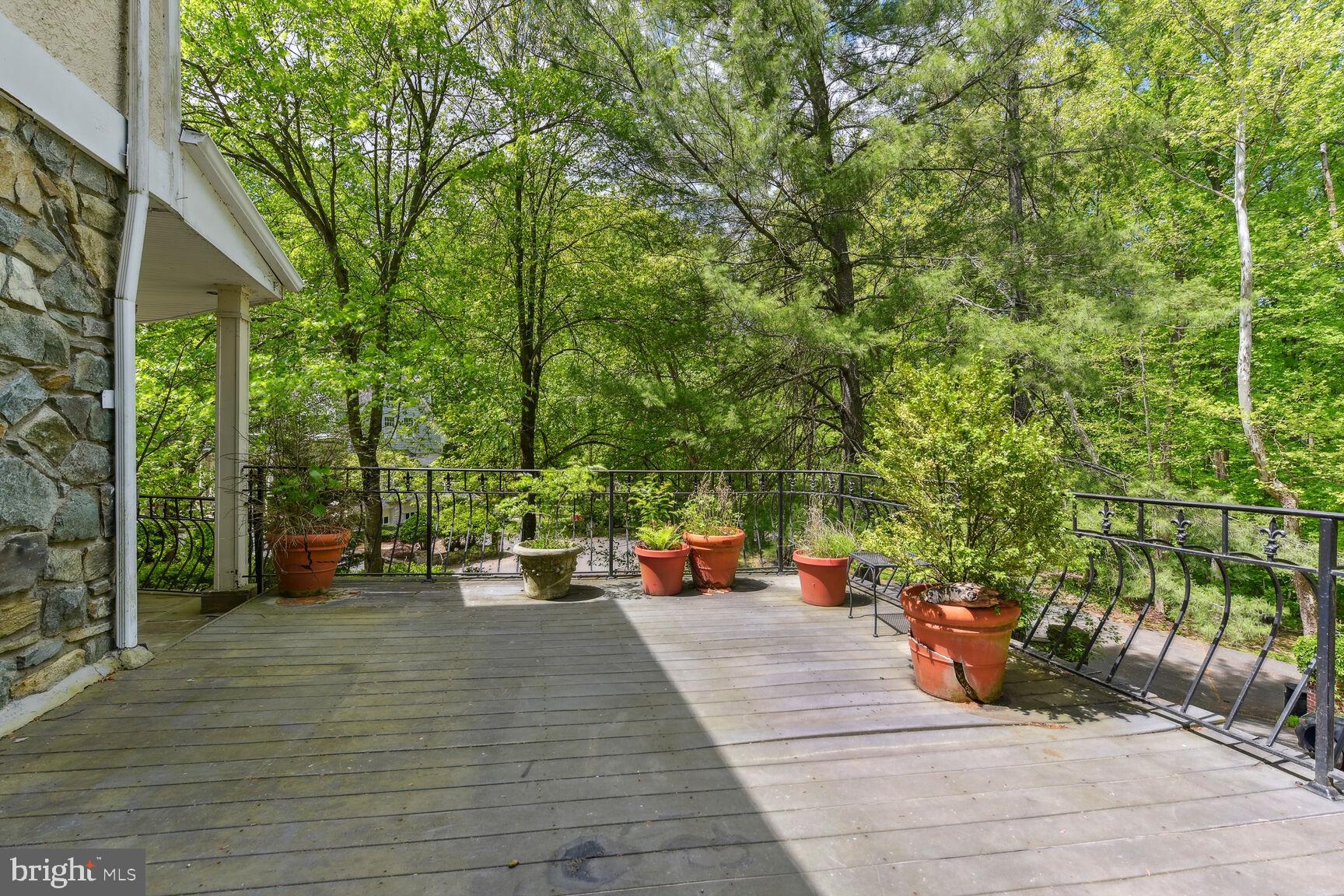 EAGLE ROCK - Residential