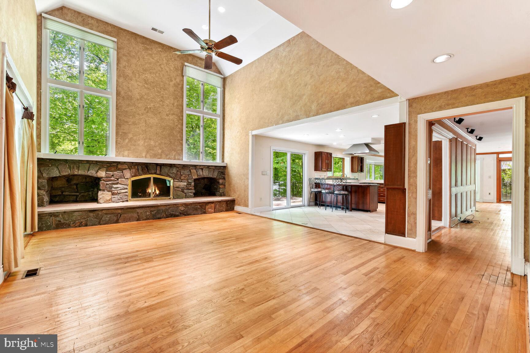 EAGLE ROCK - Residential