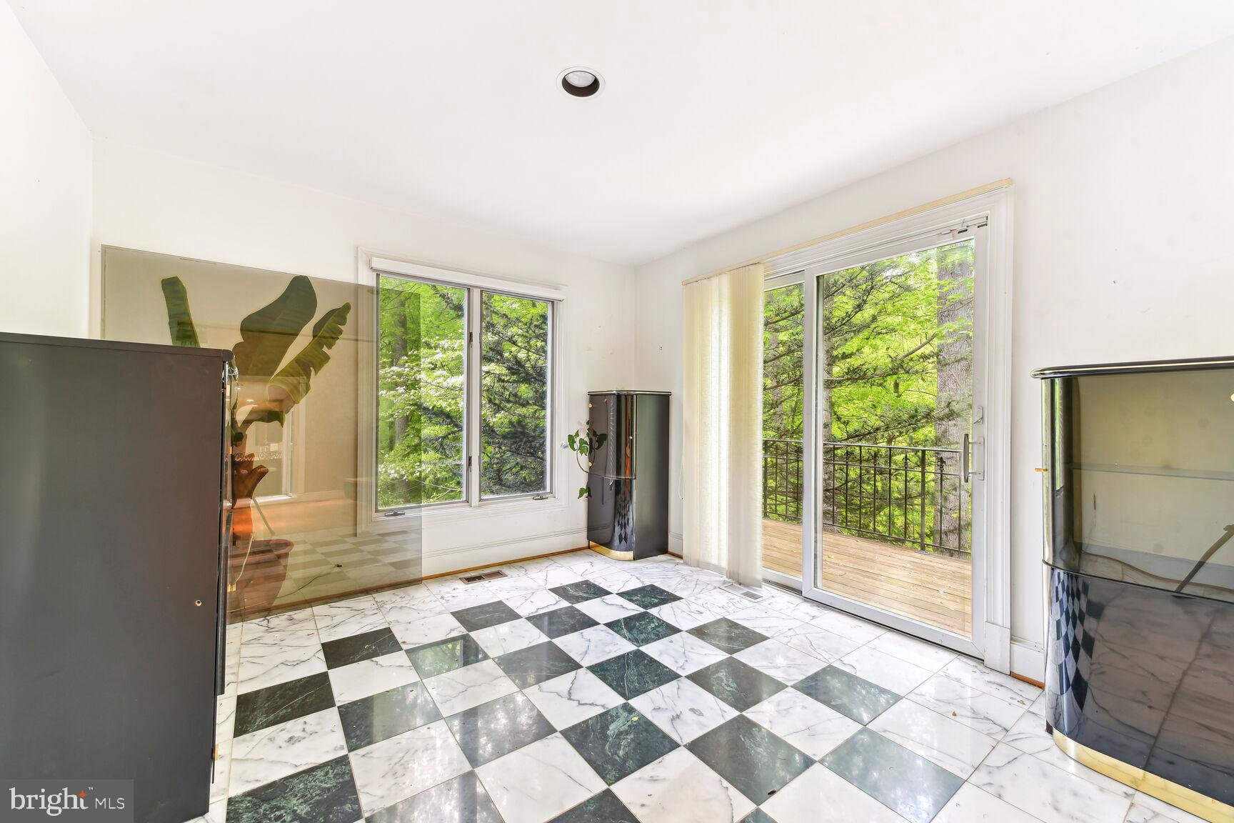 EAGLE ROCK - Residential