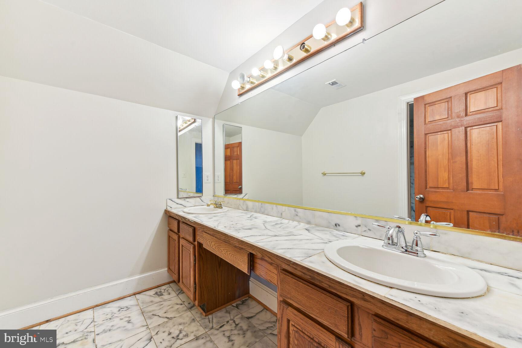 EAGLE ROCK - Residential