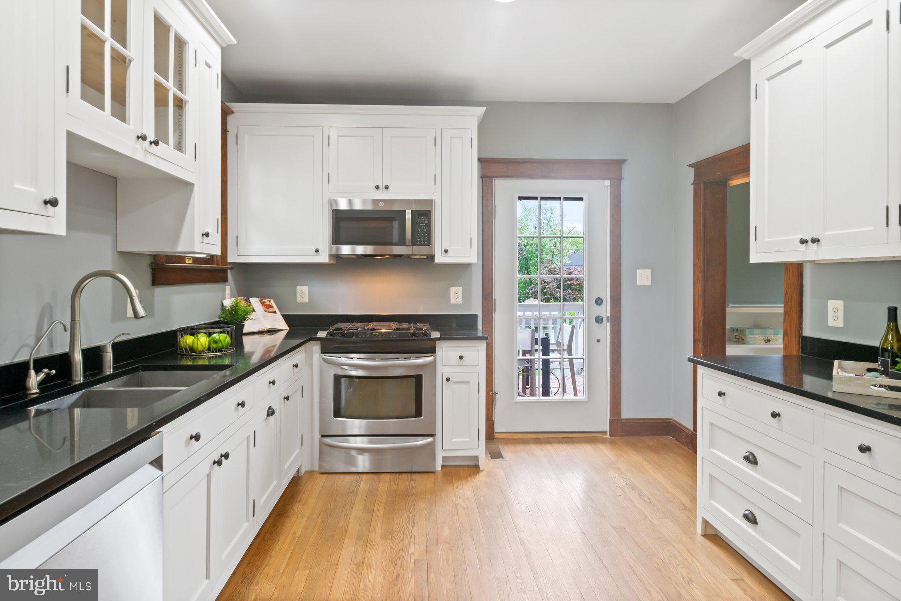 LAKE WALKER - Residential