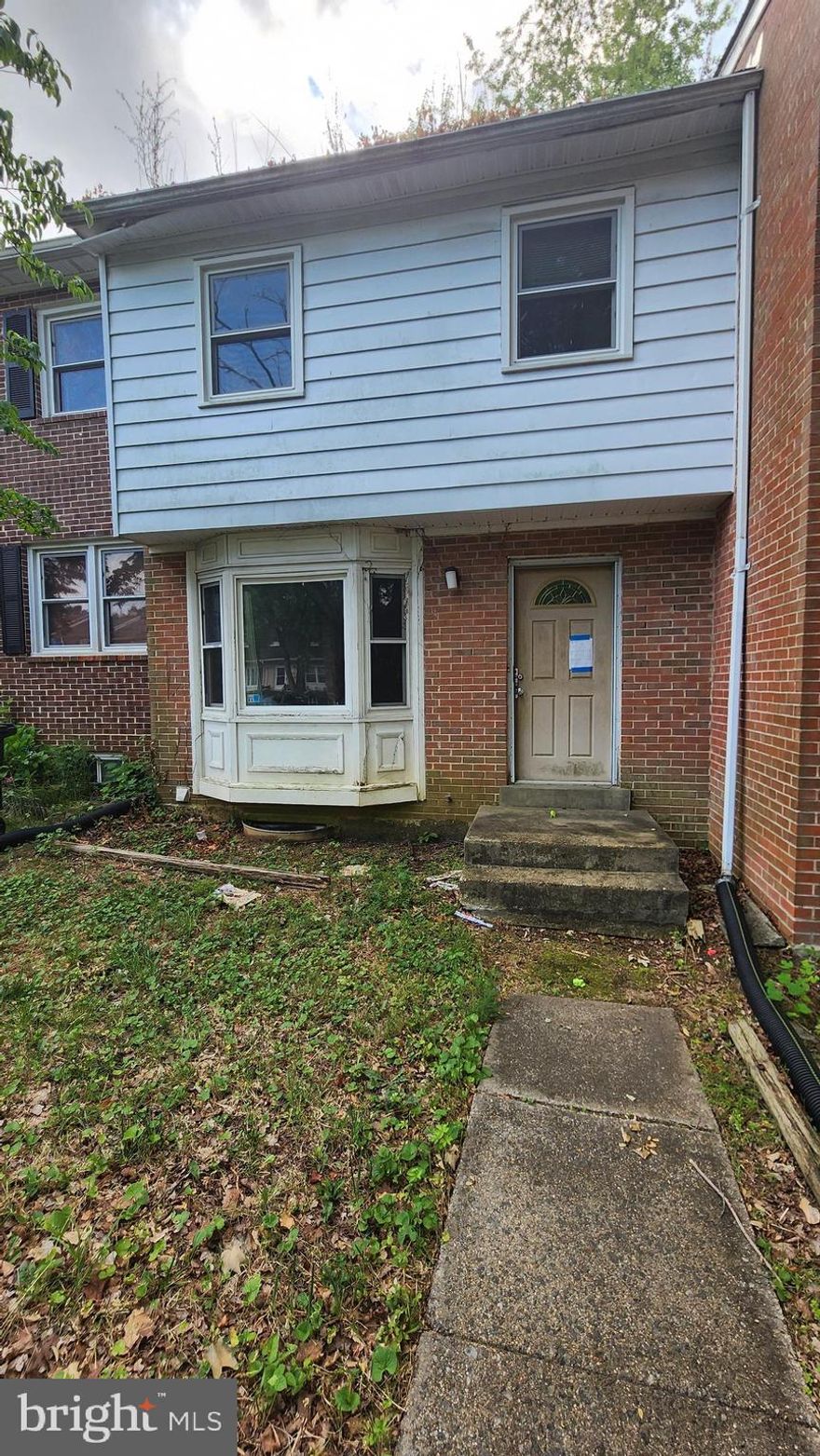 Bring your contractors, property is in need of repairs throughout. Property has been vacant for an extended period of time. Power is currently not on.  Please tour during the daytime. Being sold "as-is"