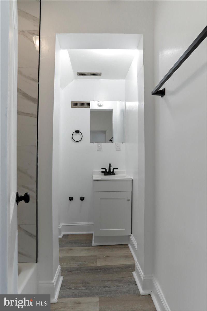 TOMS BROOK - Residential