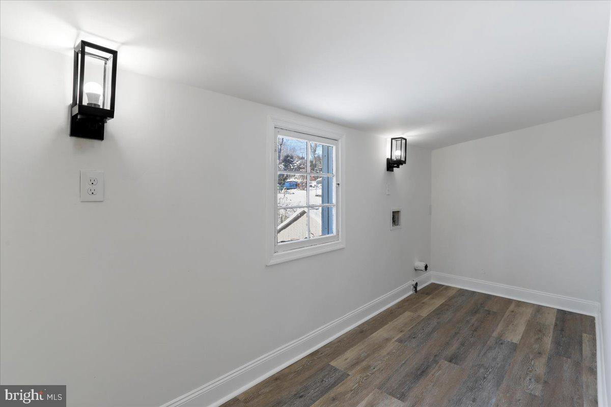 TOMS BROOK - Residential