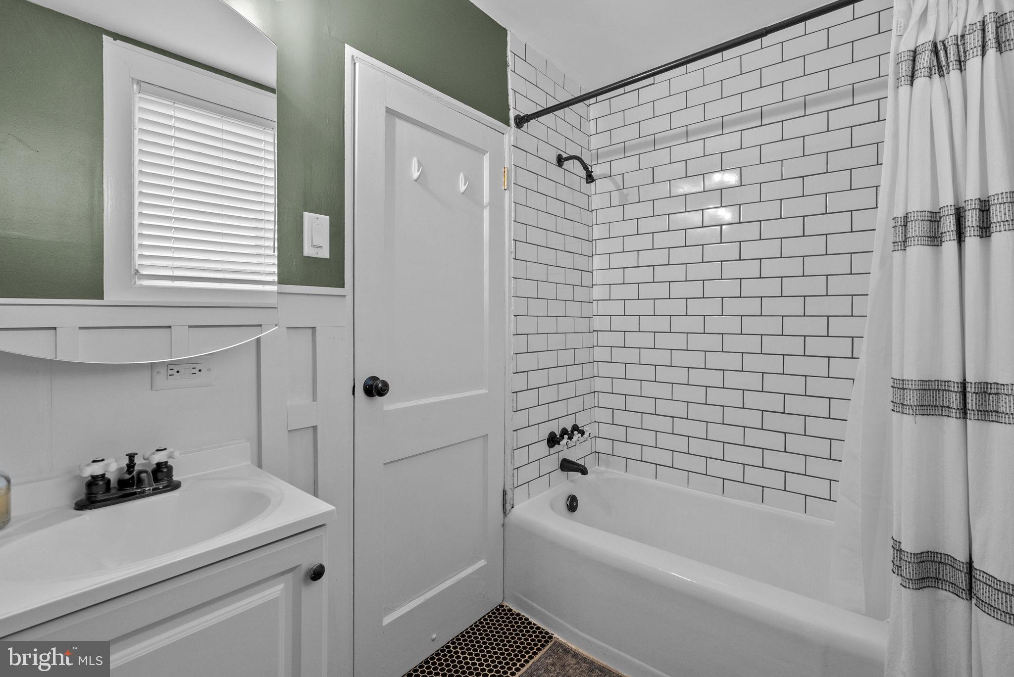 EAST FALLS - Residential