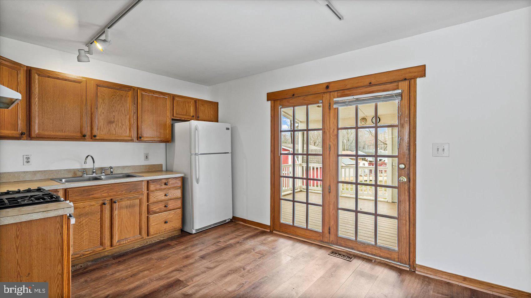 EDGE MEAD - Residential