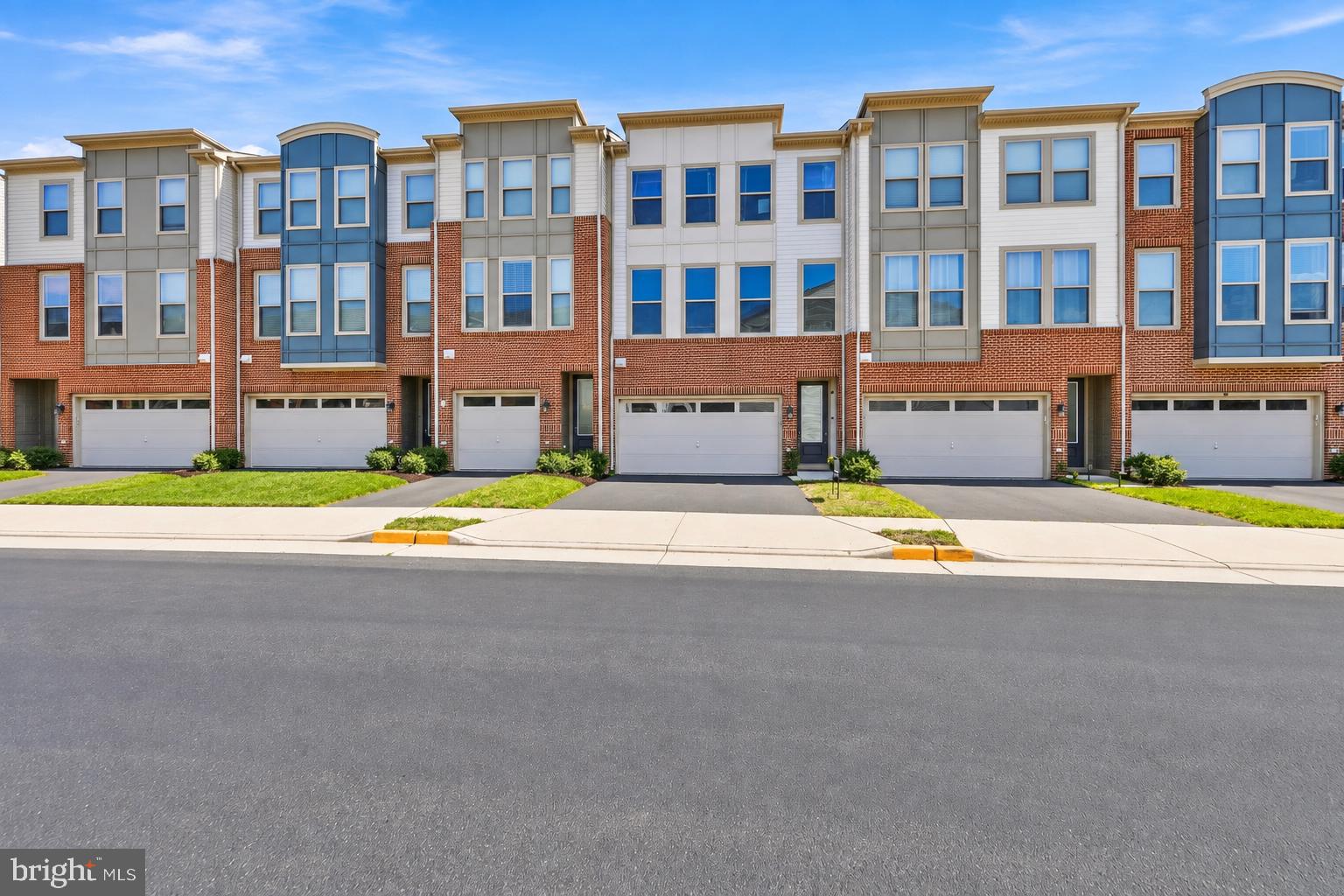42422 DOGWOOD GLEN SQUARE