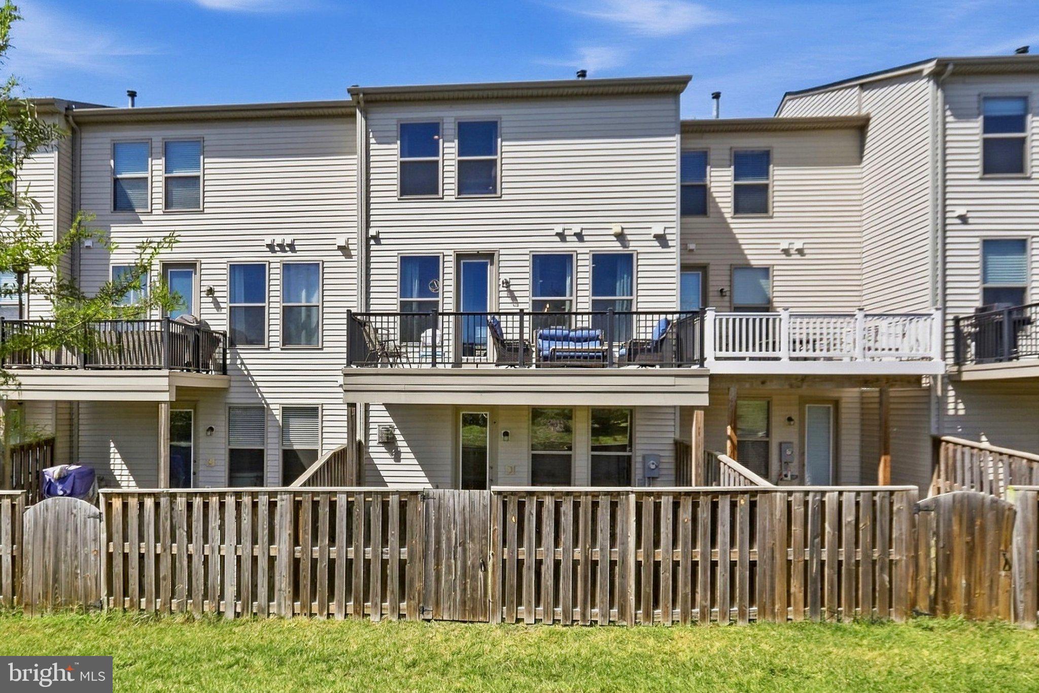 42422 DOGWOOD GLEN SQUARE