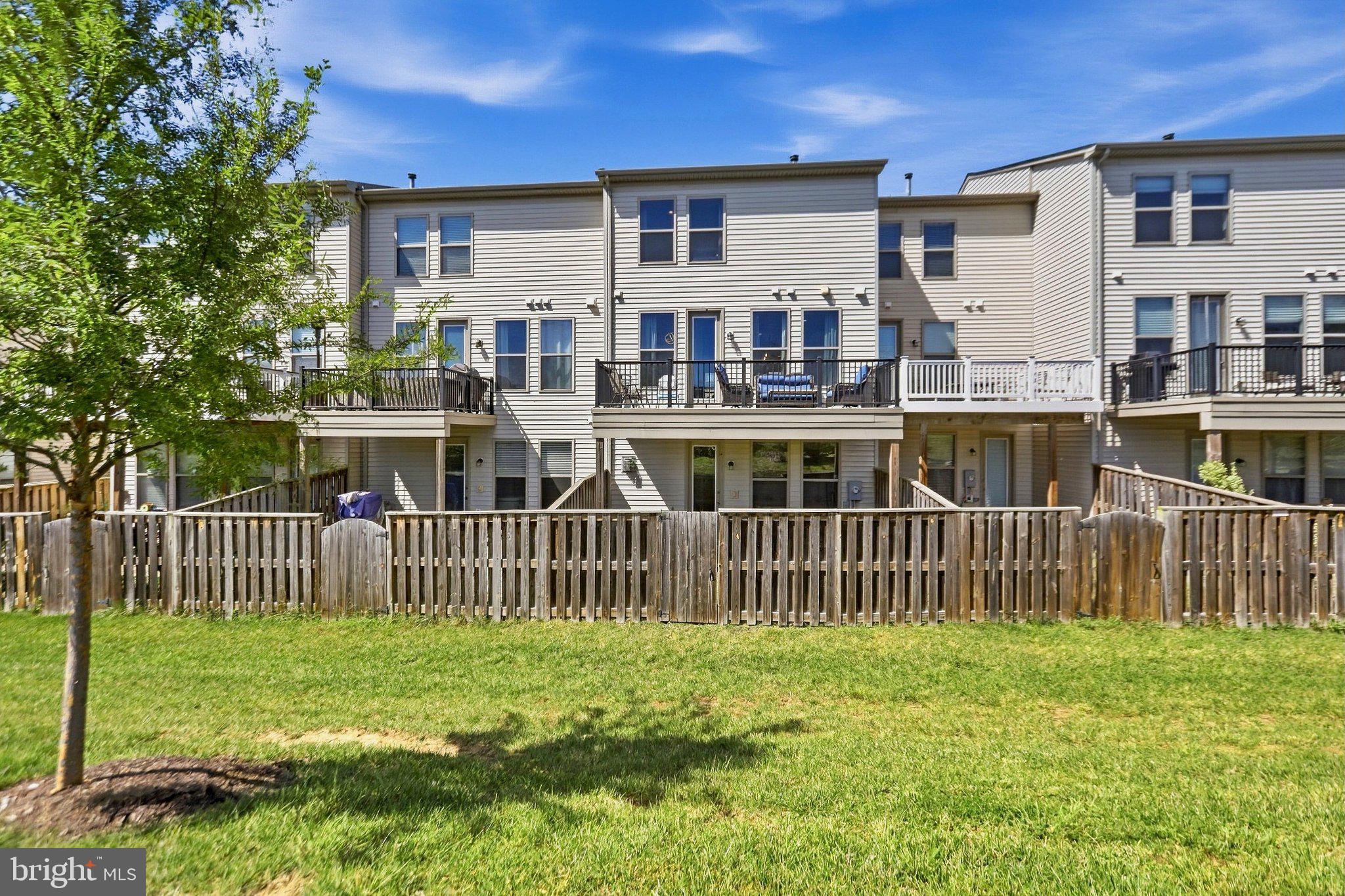 42422 DOGWOOD GLEN SQUARE