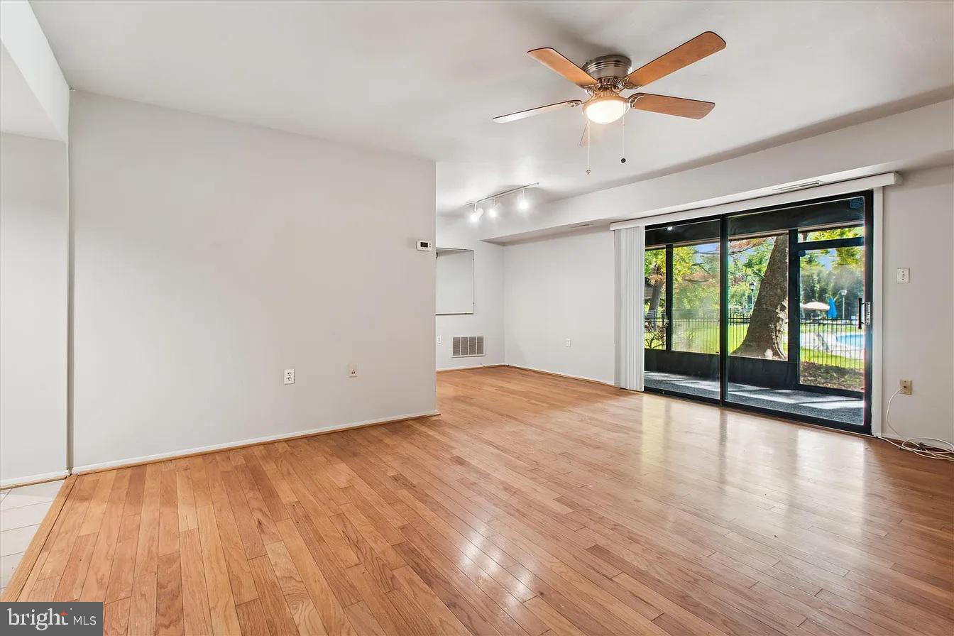 ROCKLAND RUN - Residential