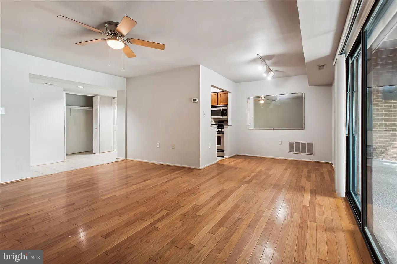 ROCKLAND RUN - Residential