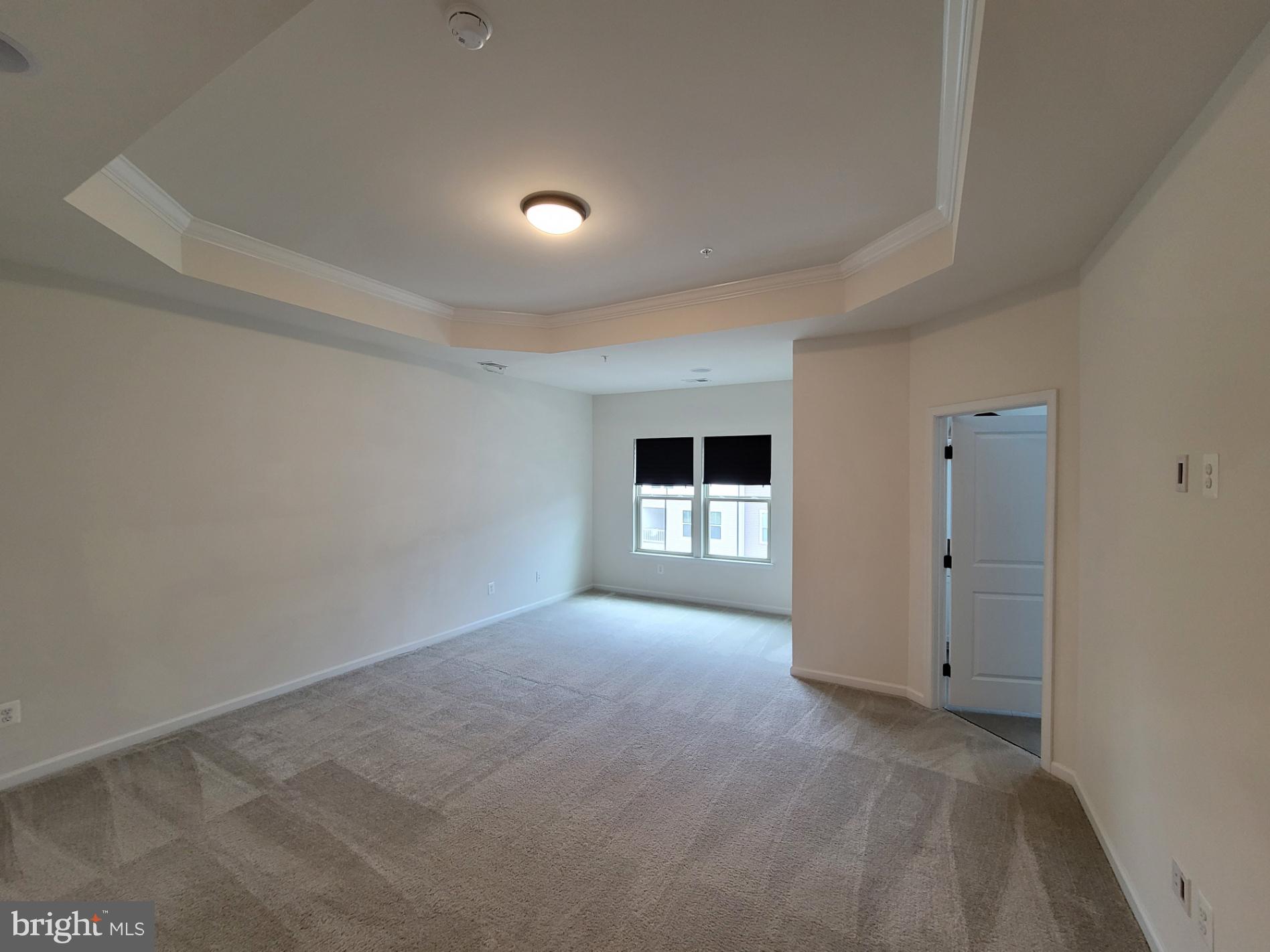 LOUDOUN CROSSING CONDOMINIUM - Residential Lease