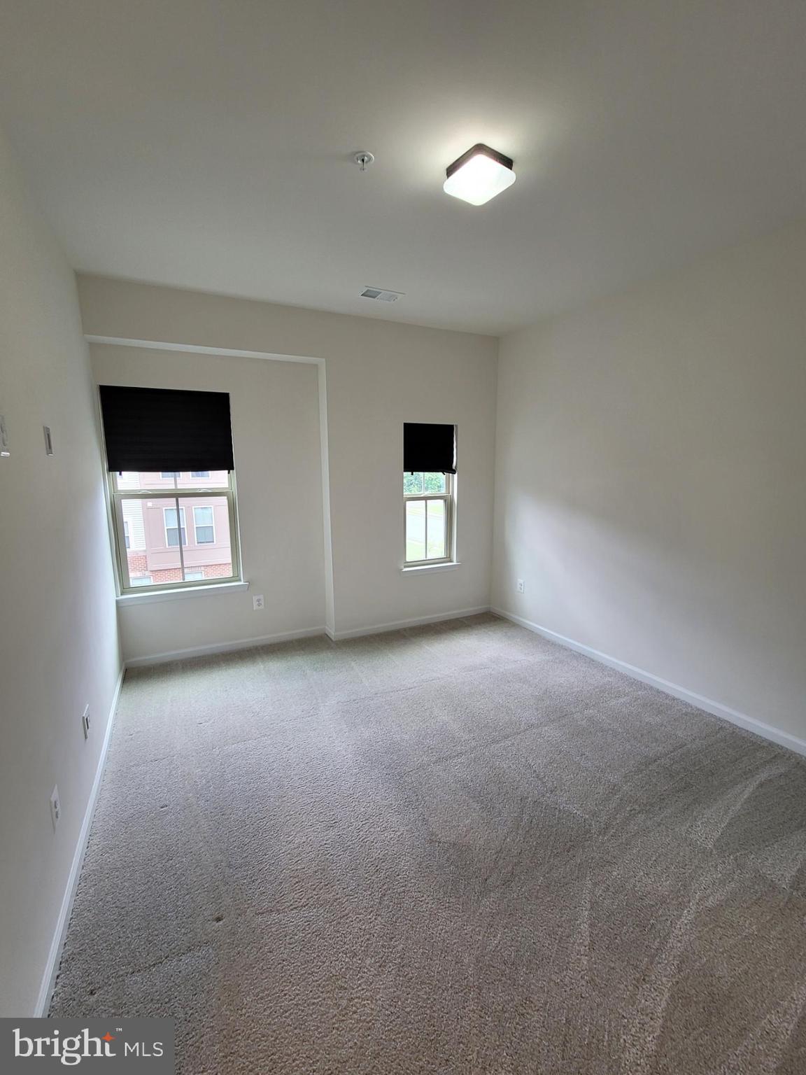 LOUDOUN CROSSING CONDOMINIUM - Residential Lease