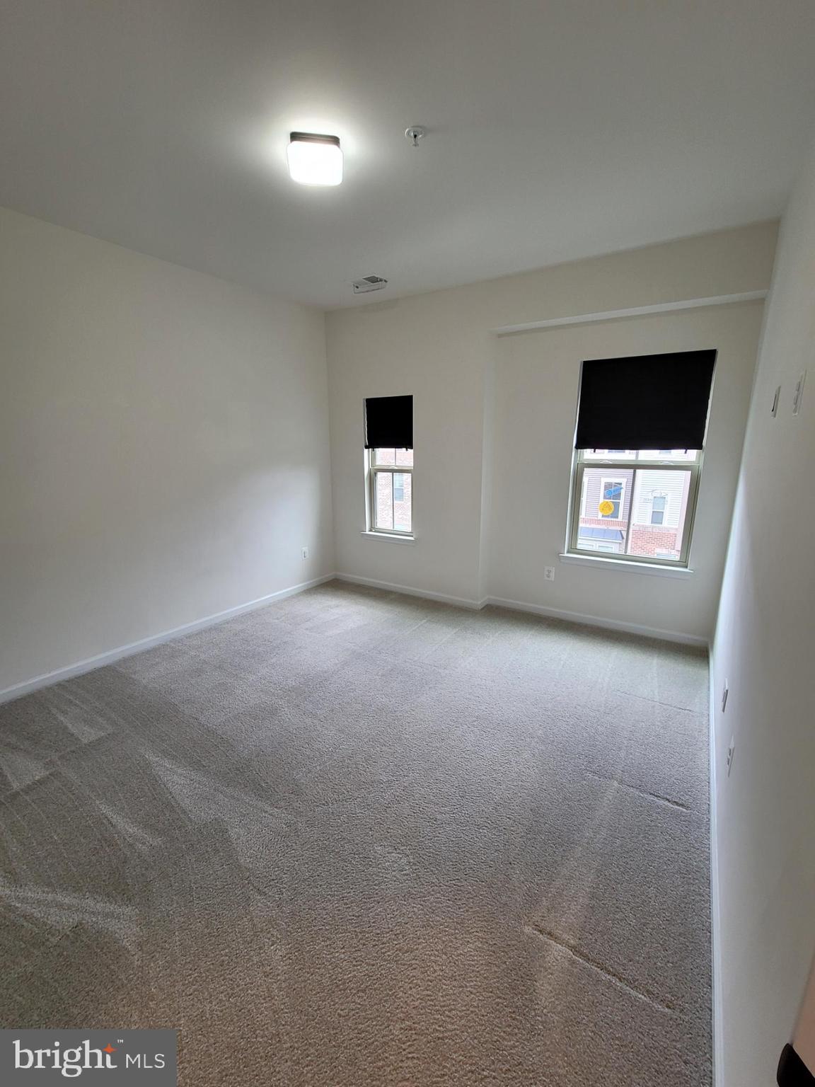 LOUDOUN CROSSING CONDOMINIUM - Residential Lease