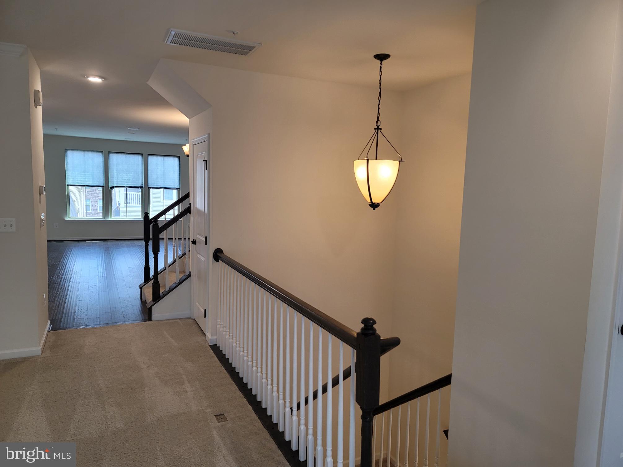 LOUDOUN CROSSING CONDOMINIUM - Residential Lease