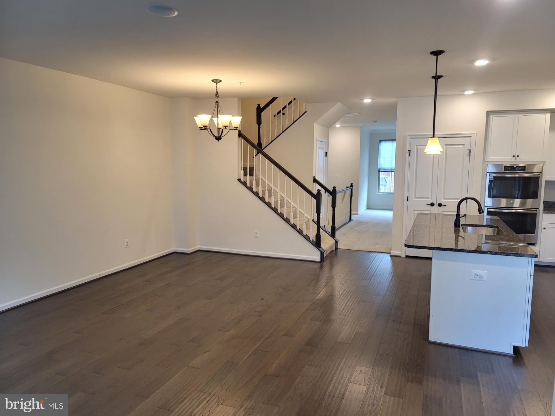 LOUDOUN CROSSING CONDOMINIUM - Residential Lease