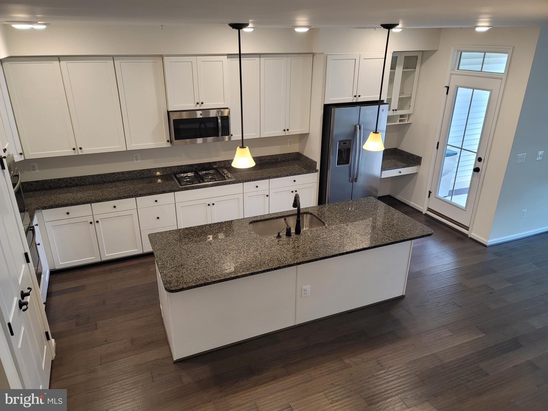 LOUDOUN CROSSING CONDOMINIUM - Residential Lease