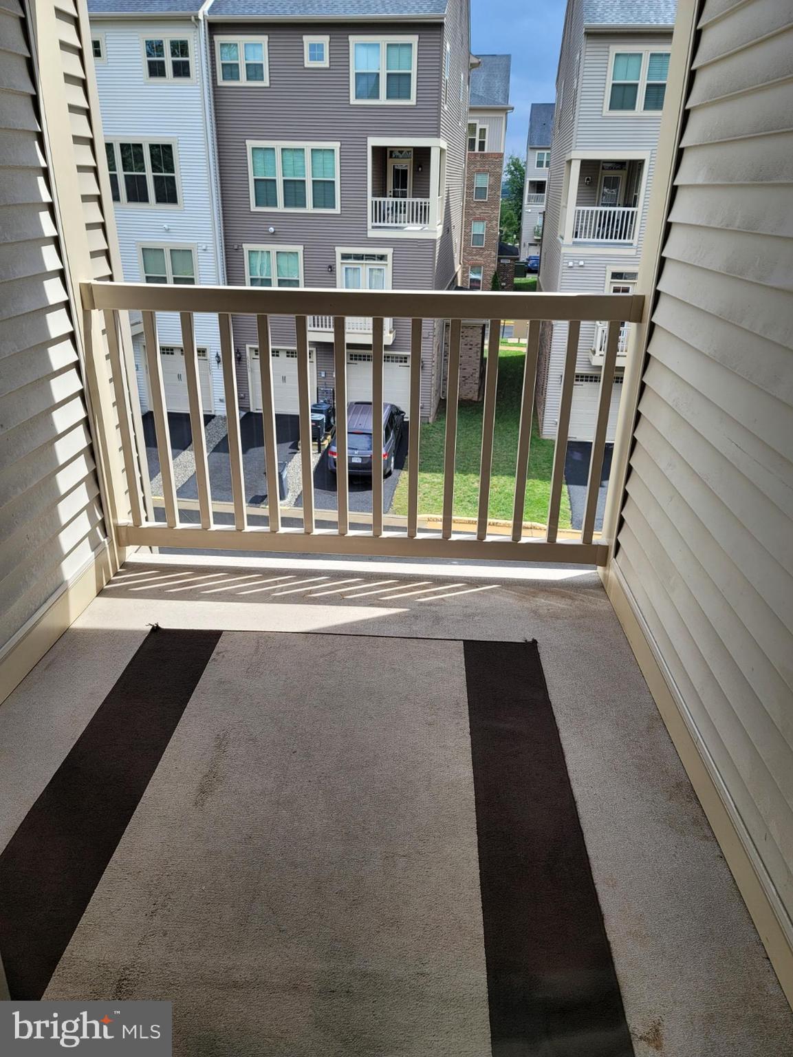 LOUDOUN CROSSING CONDOMINIUM - Residential Lease