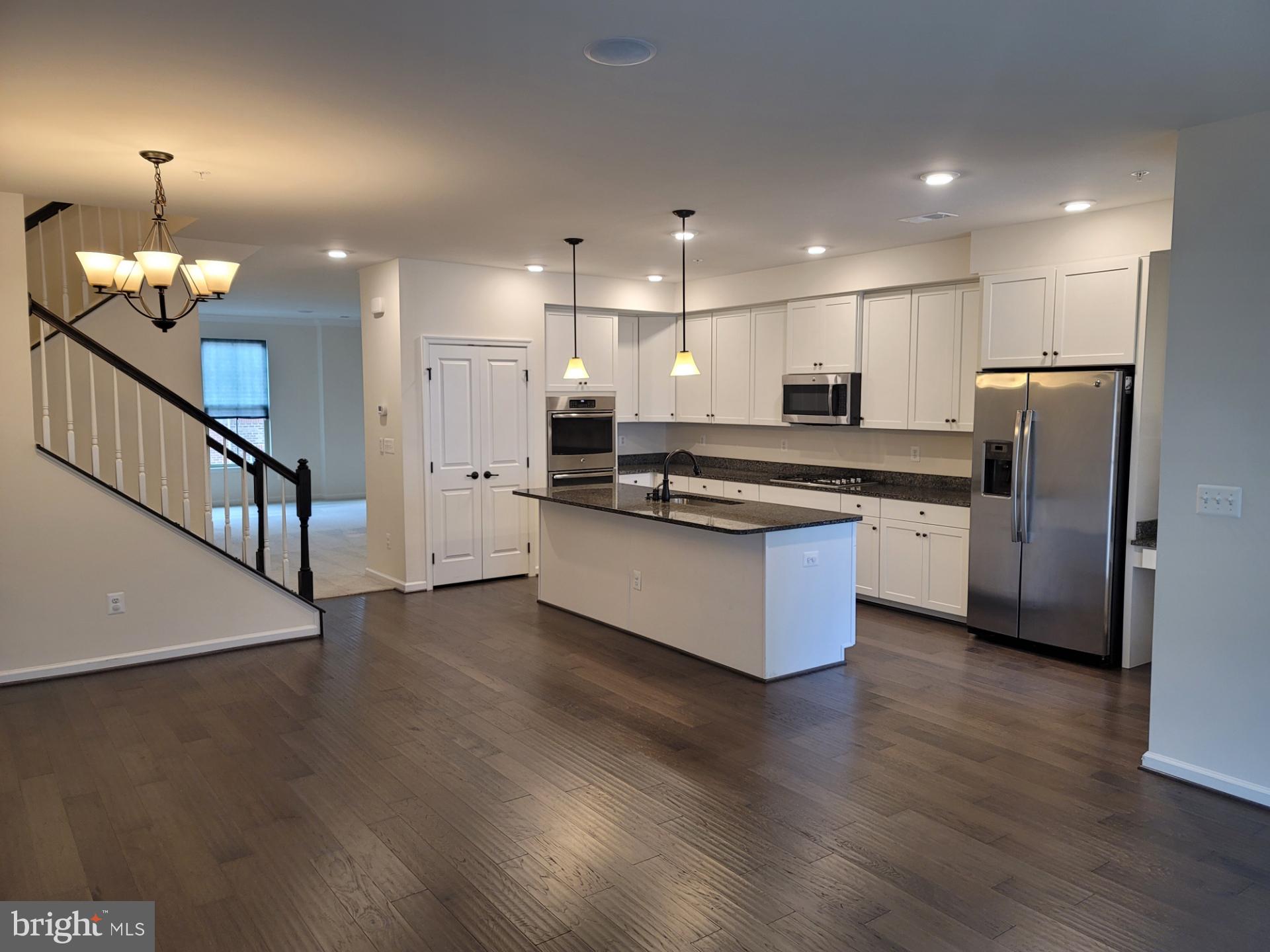 LOUDOUN CROSSING CONDOMINIUM - Residential Lease