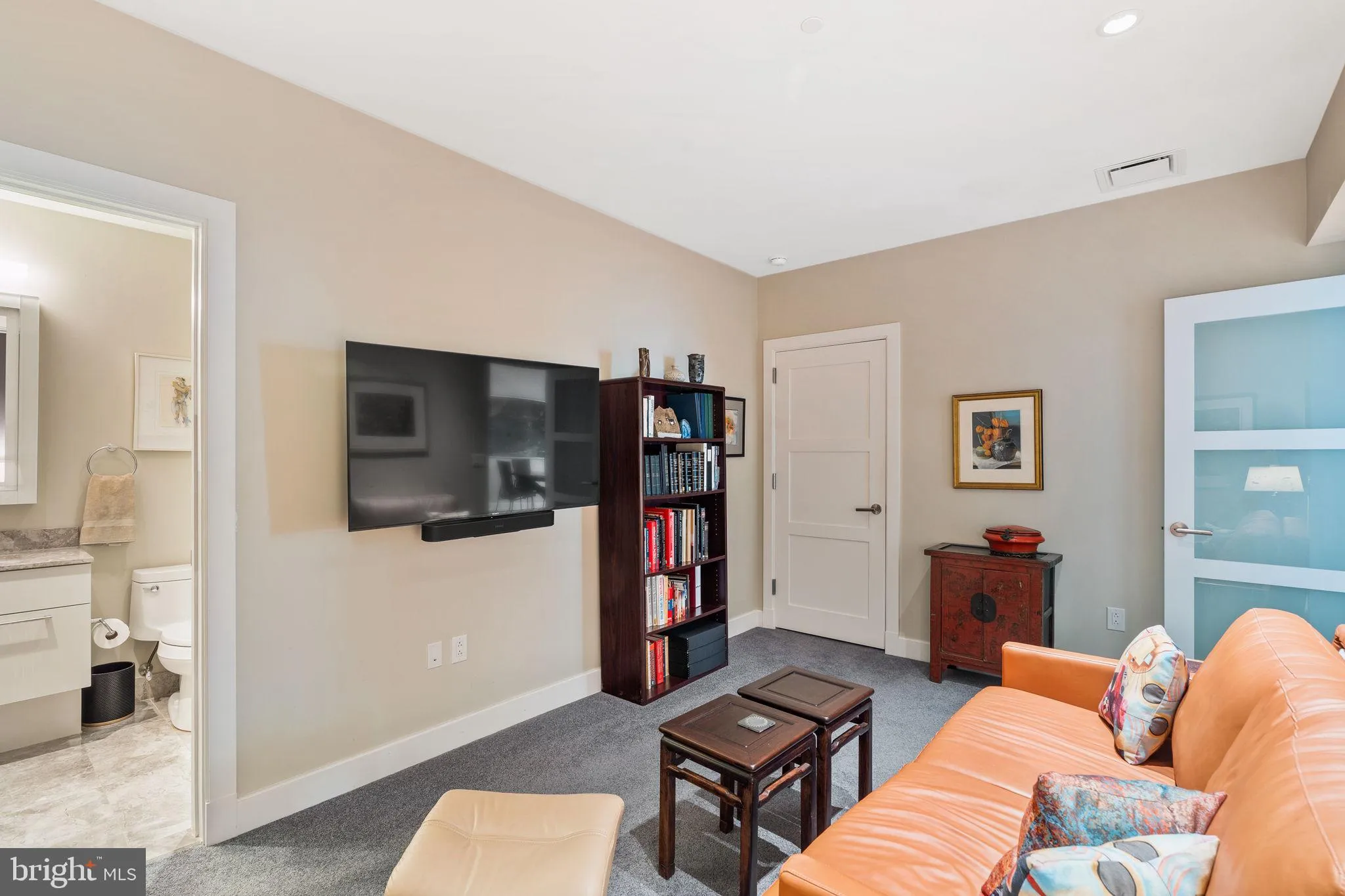 Philadelphia, Pennsylvania 19102, United States, 3 Bedrooms Bedrooms, ,4 BathroomsBathrooms,Residential,Active,156053