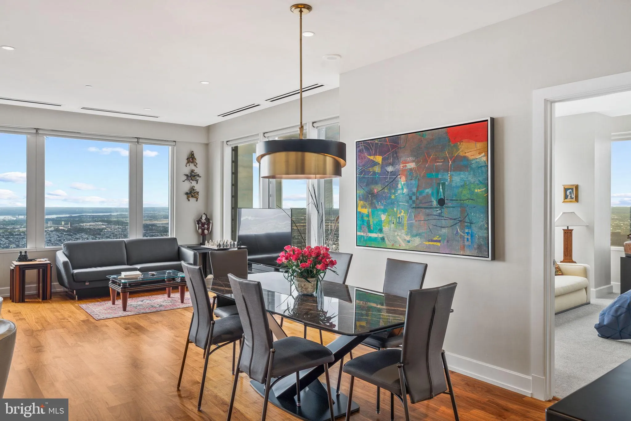 Philadelphia, Pennsylvania 19102, United States, 3 Bedrooms Bedrooms, ,4 BathroomsBathrooms,Residential,Active,156053