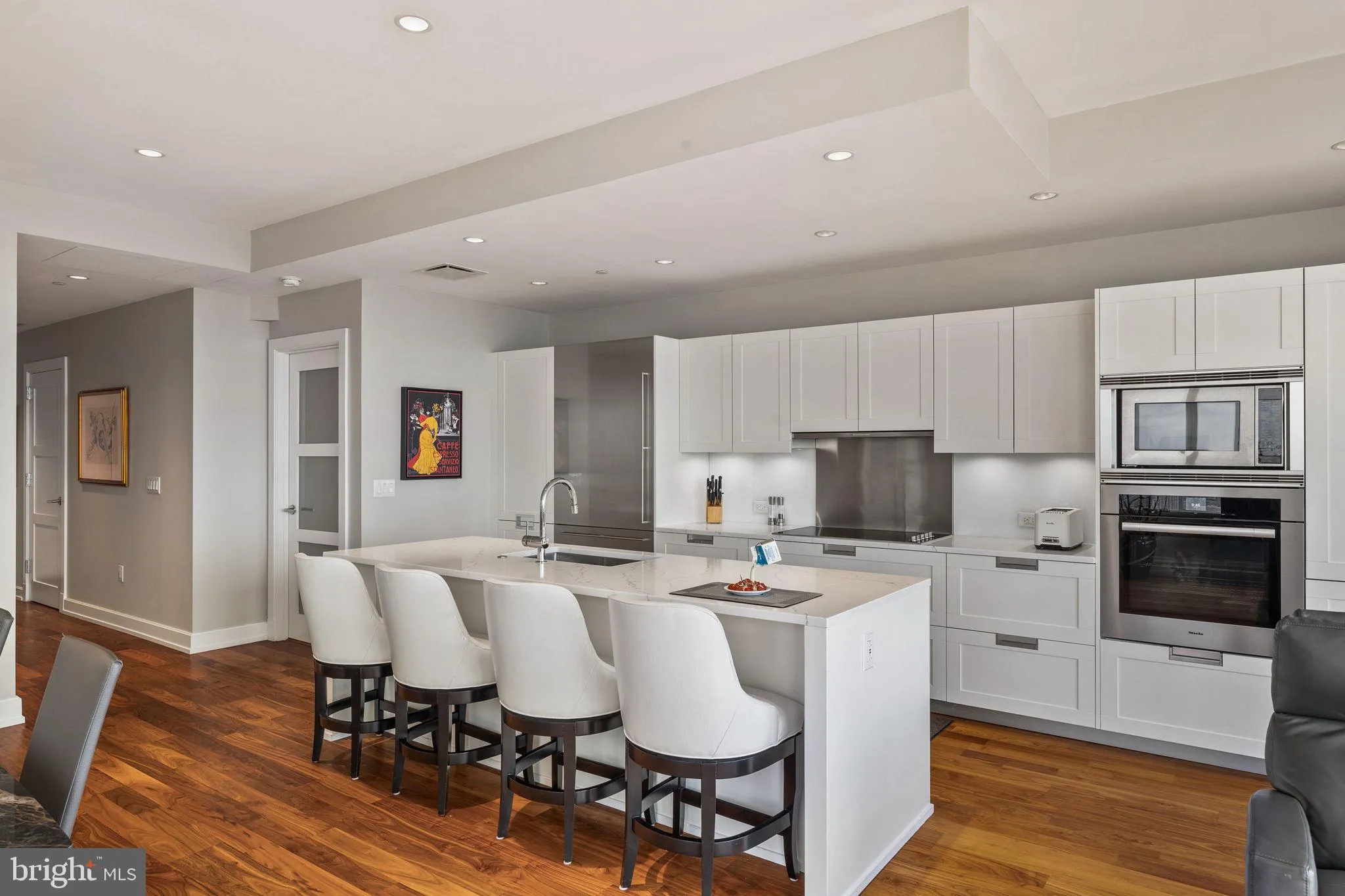 Philadelphia, Pennsylvania 19102, United States, 3 Bedrooms Bedrooms, ,4 BathroomsBathrooms,Residential,Active,156053