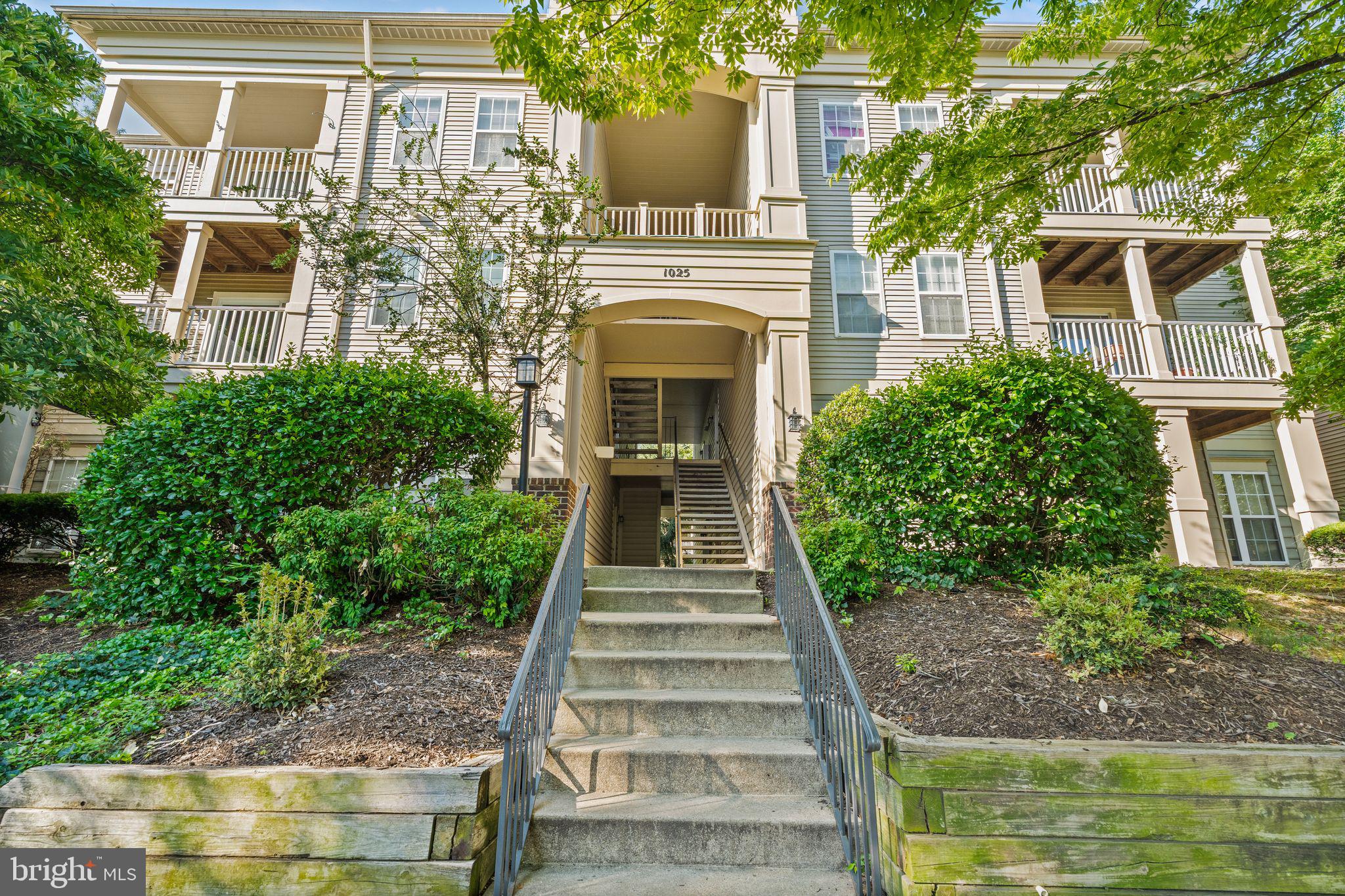 1025 GARDENVIEW LOOP 302