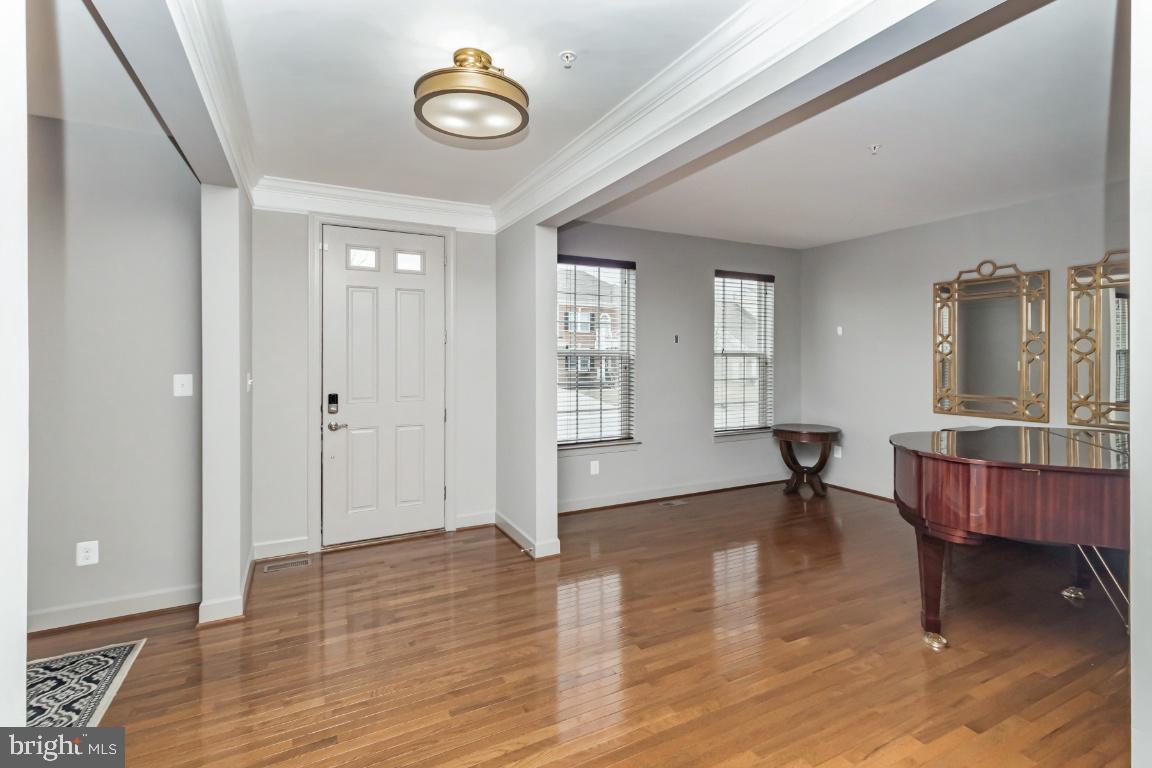 5005 KENNINGTON COURT