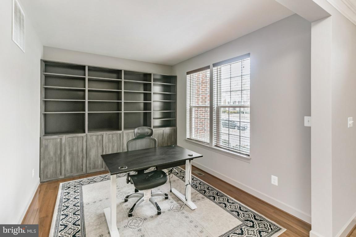 5005 KENNINGTON COURT