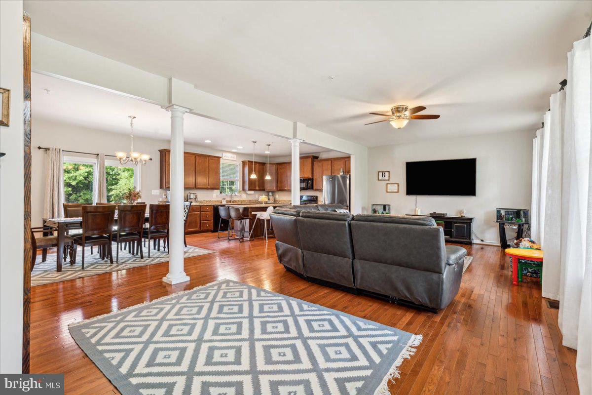 CARDINAL'S CREST - Residential