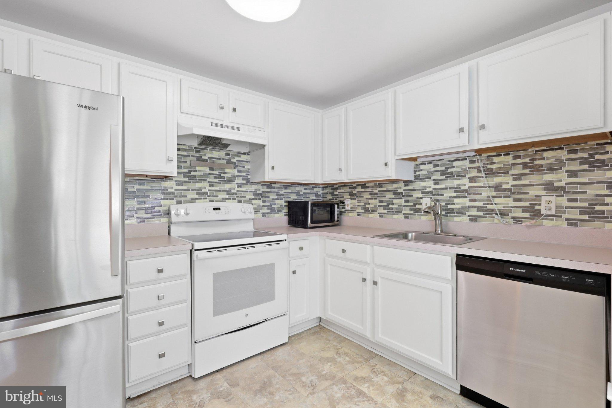 2915 ELLENWOOD DRIVE