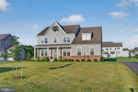 7305 Sugar Magnolia Loop, Gainesville, VA MLS: VAPW2122464