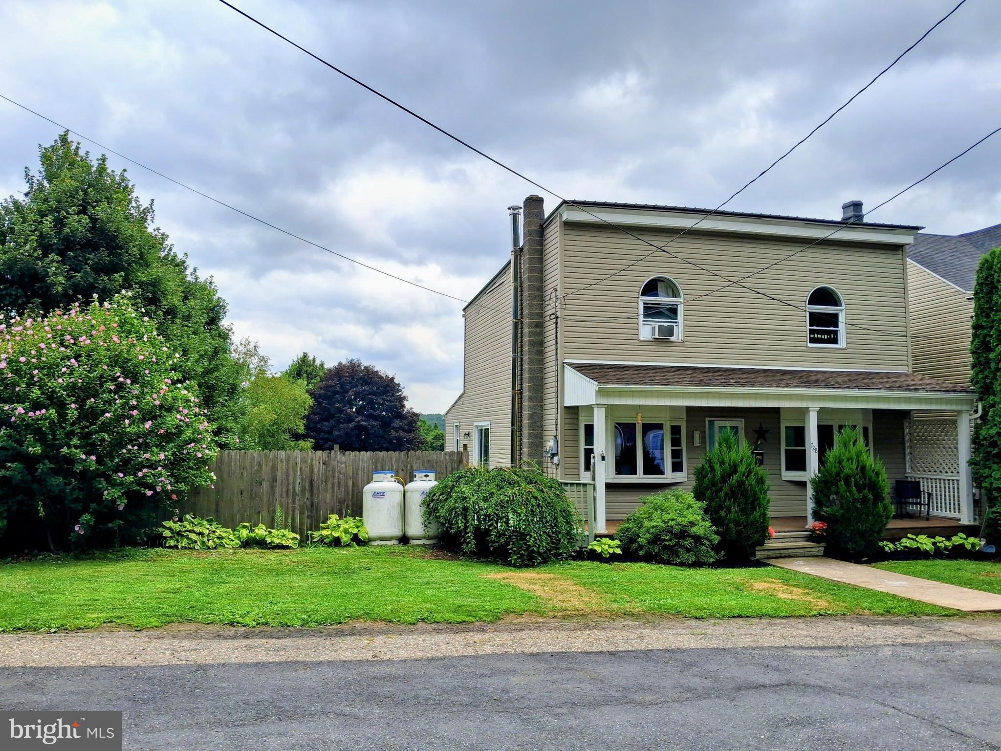 728 W JOHN STREET