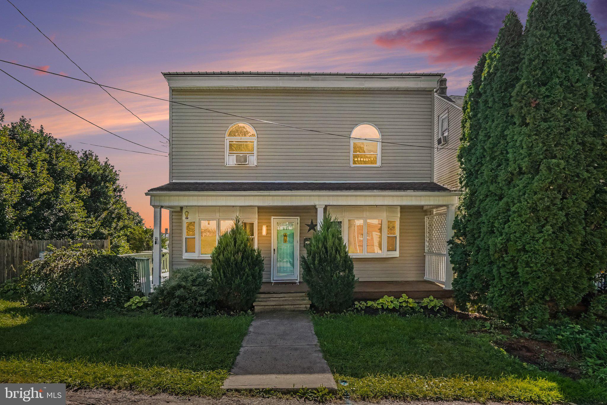 728 W JOHN STREET