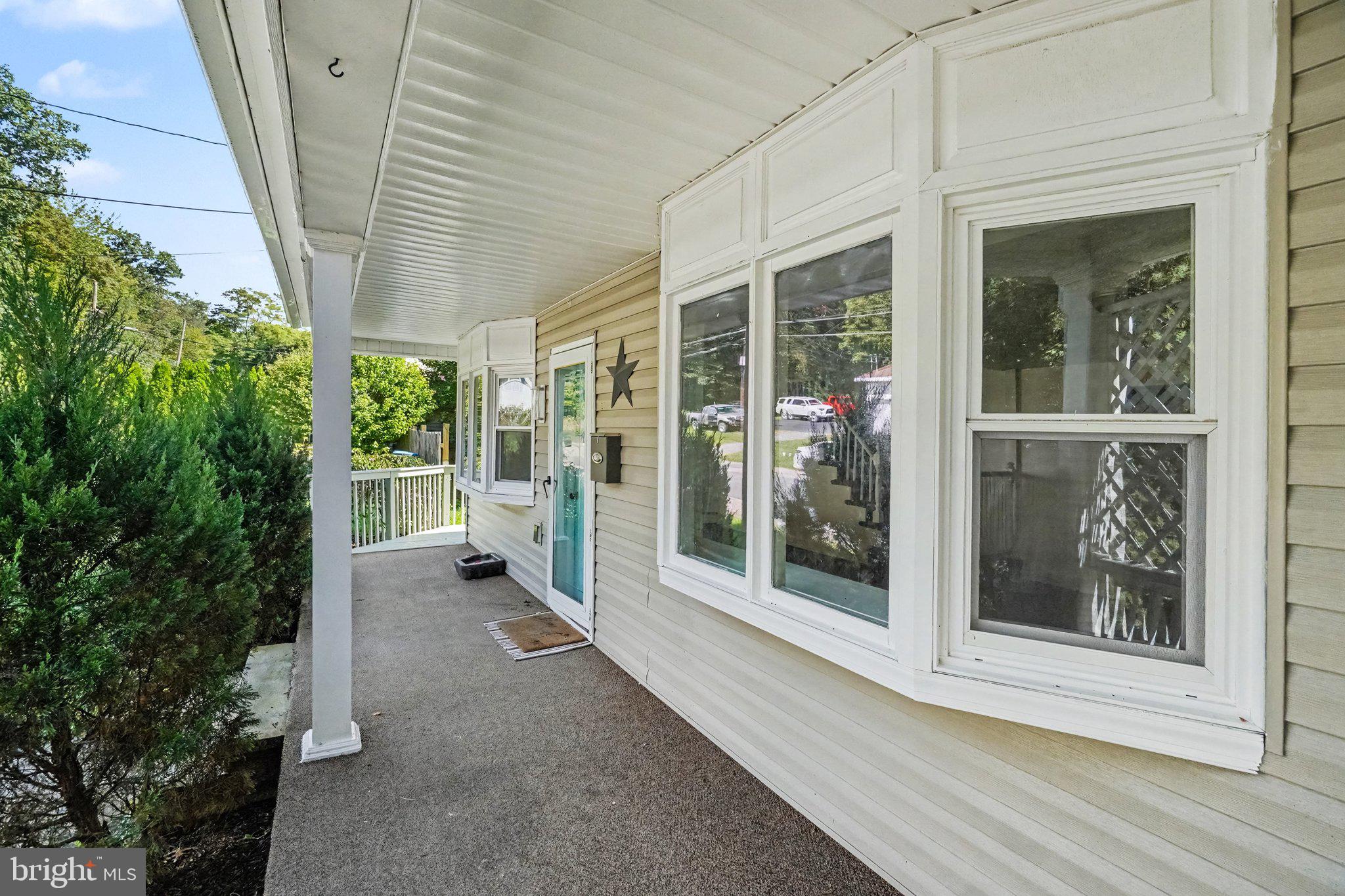 728 W JOHN STREET