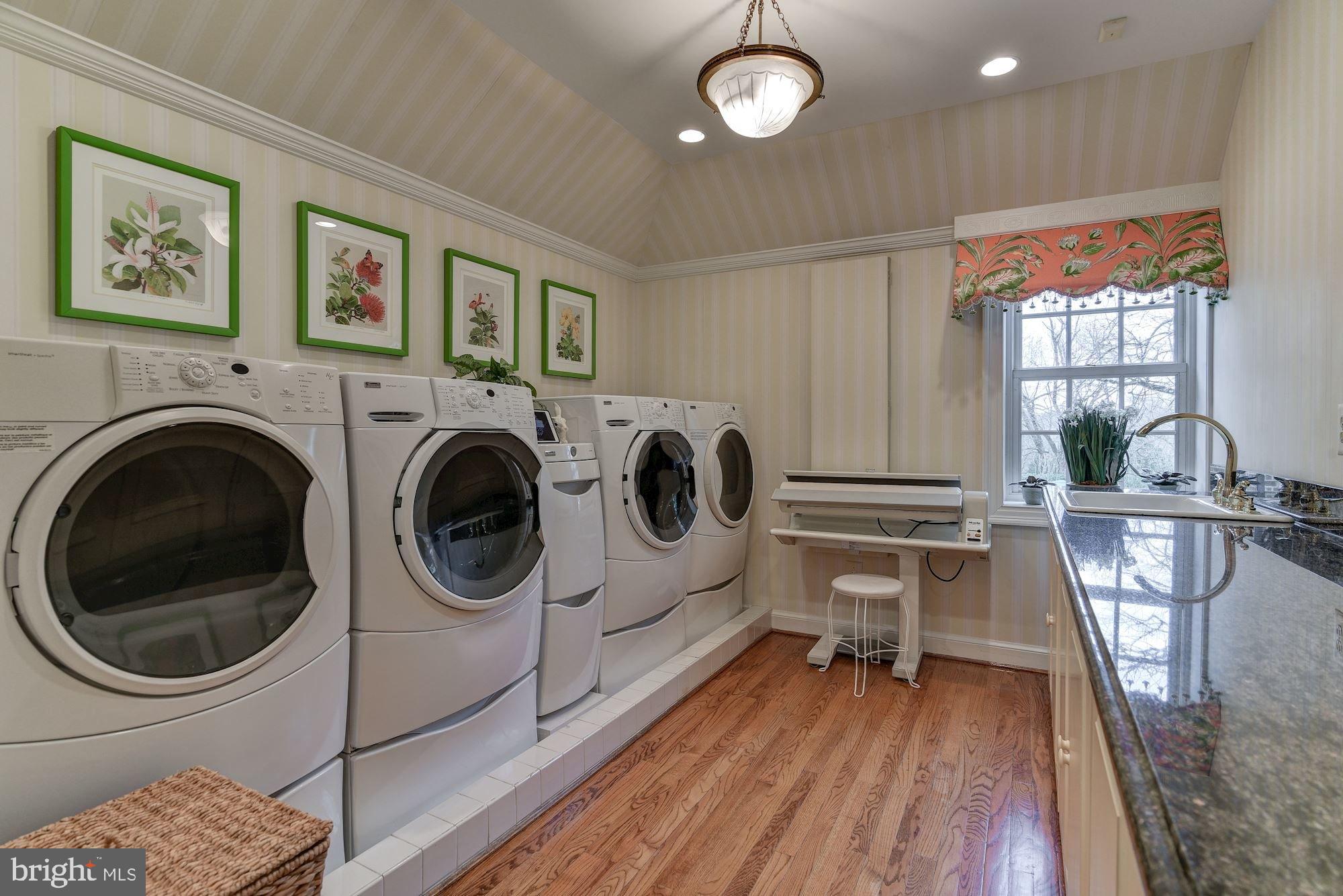 SADDLE RIDGE - Residential