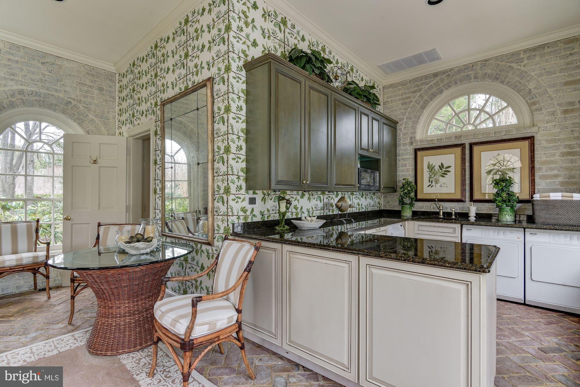 SADDLE RIDGE - Residential