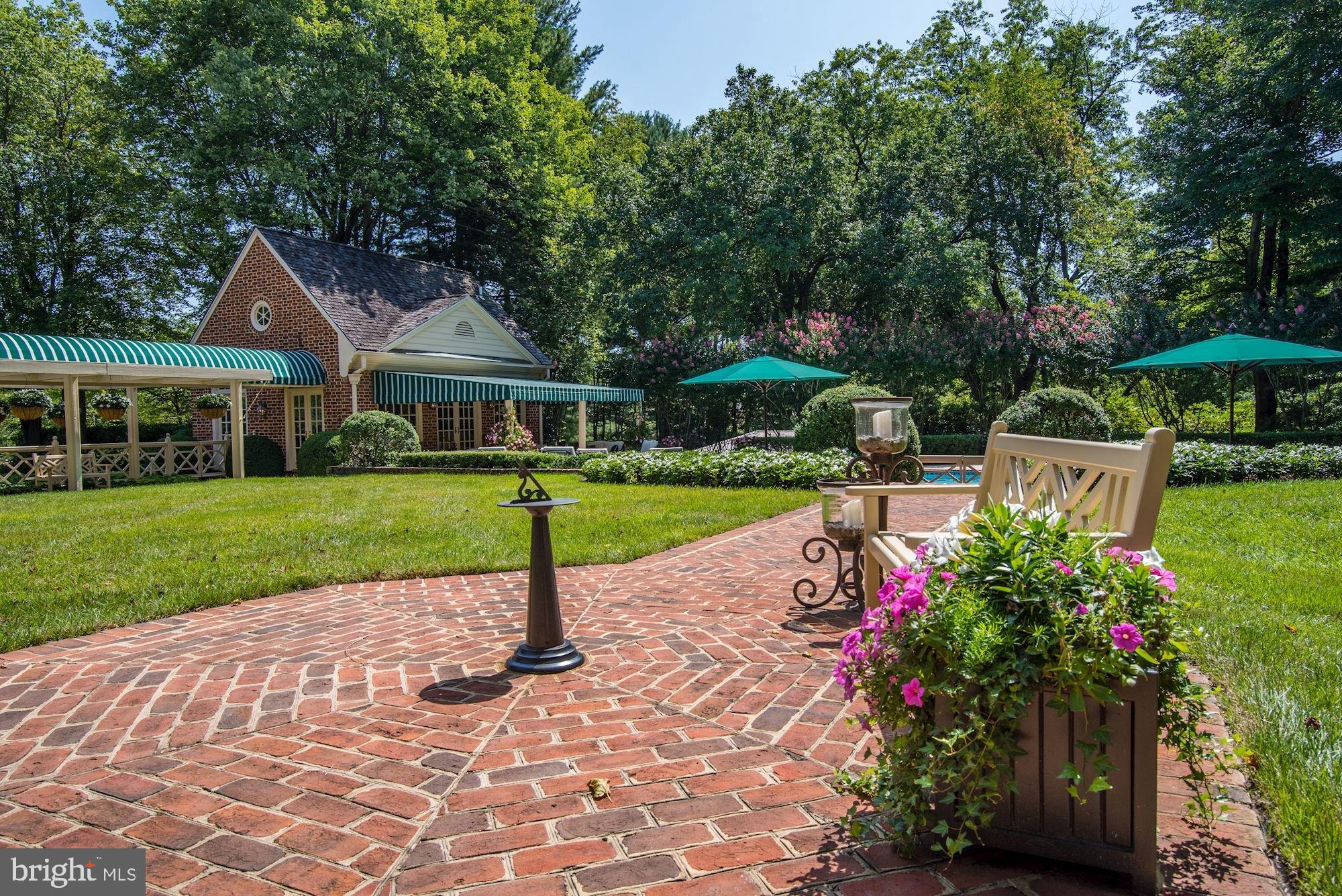 SADDLE RIDGE - Residential